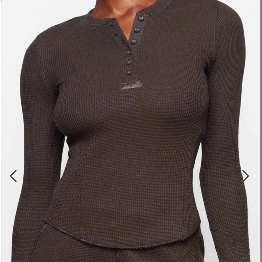 SKIMS WAFFLE LONG SLEEVE HENLEY